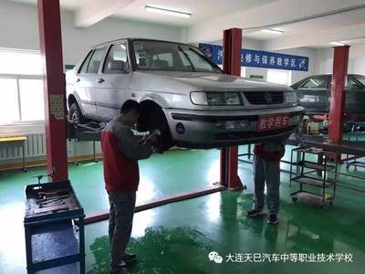我校汽车维修专业学子以100%及格率通过中级实操考试
